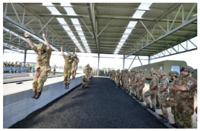 Simulazione paracadutisti su superfice antitrauma parafloor